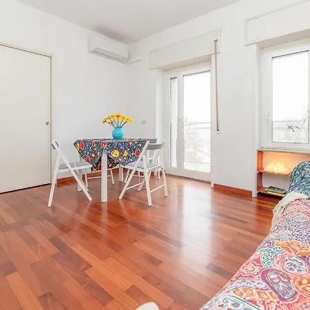 Bright And Quiet Close To Fair Appartement Milaan