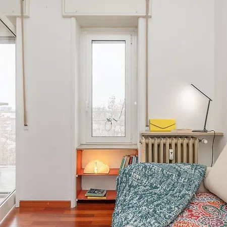 Bright And Quiet Close To Fair Milán
