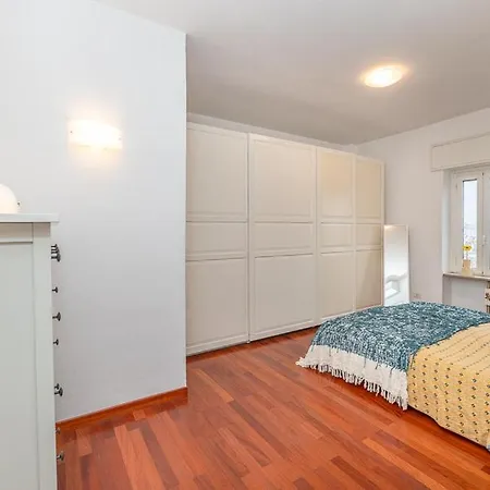 Bright And Quiet Close To Fair Daire *